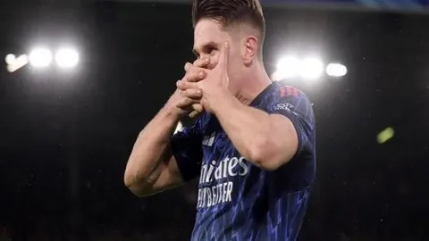 曼联球迷感叹：比赛氛围略显尴尬